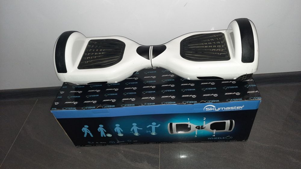 Elektryczna deskorolka Skymaster.