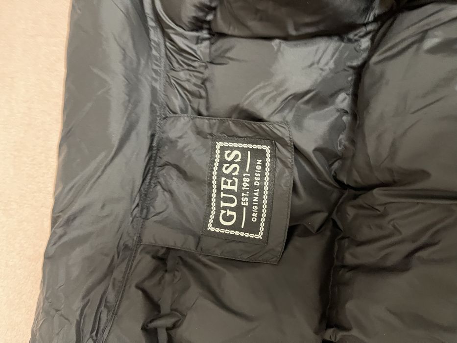 Куртка guess в ідеальному стані розмір хл