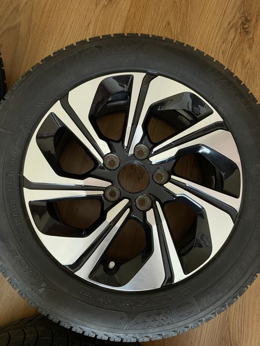 Зимові колеса 215/55/R16.