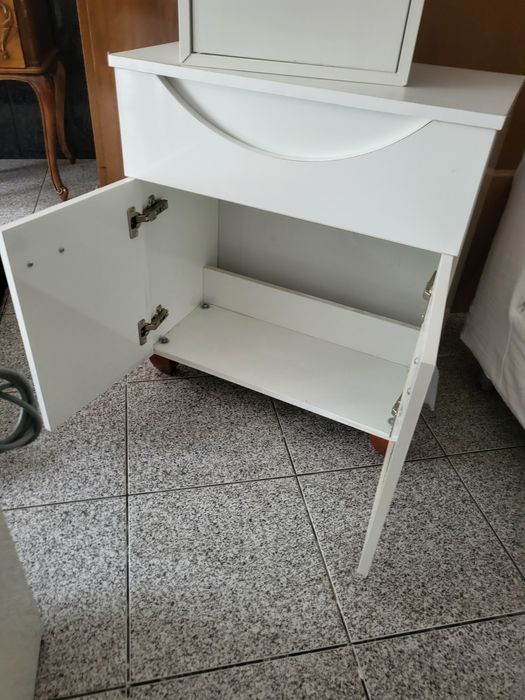 Mobel de arrumação pequeno e perfeito