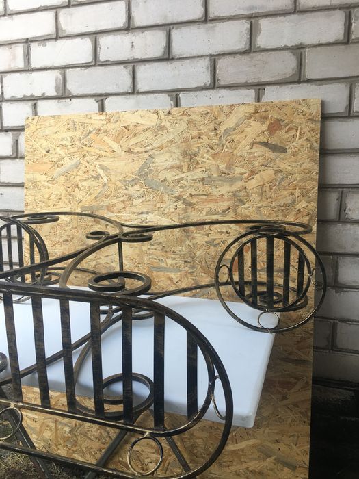 Кованая напольная подставка для цветов