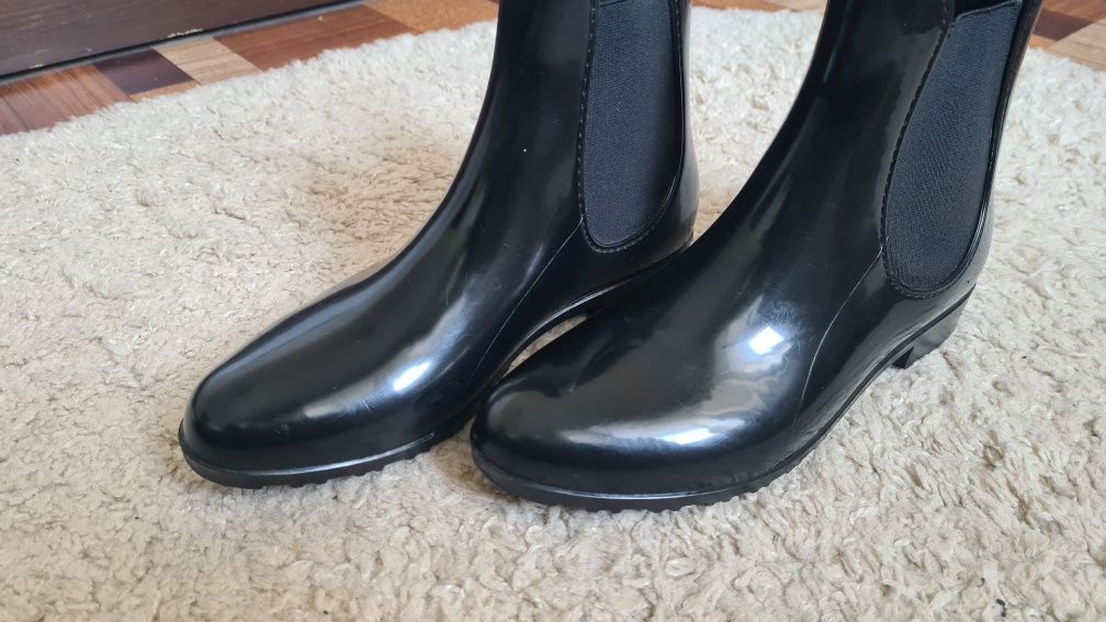 Продам гумові черевики 39р
