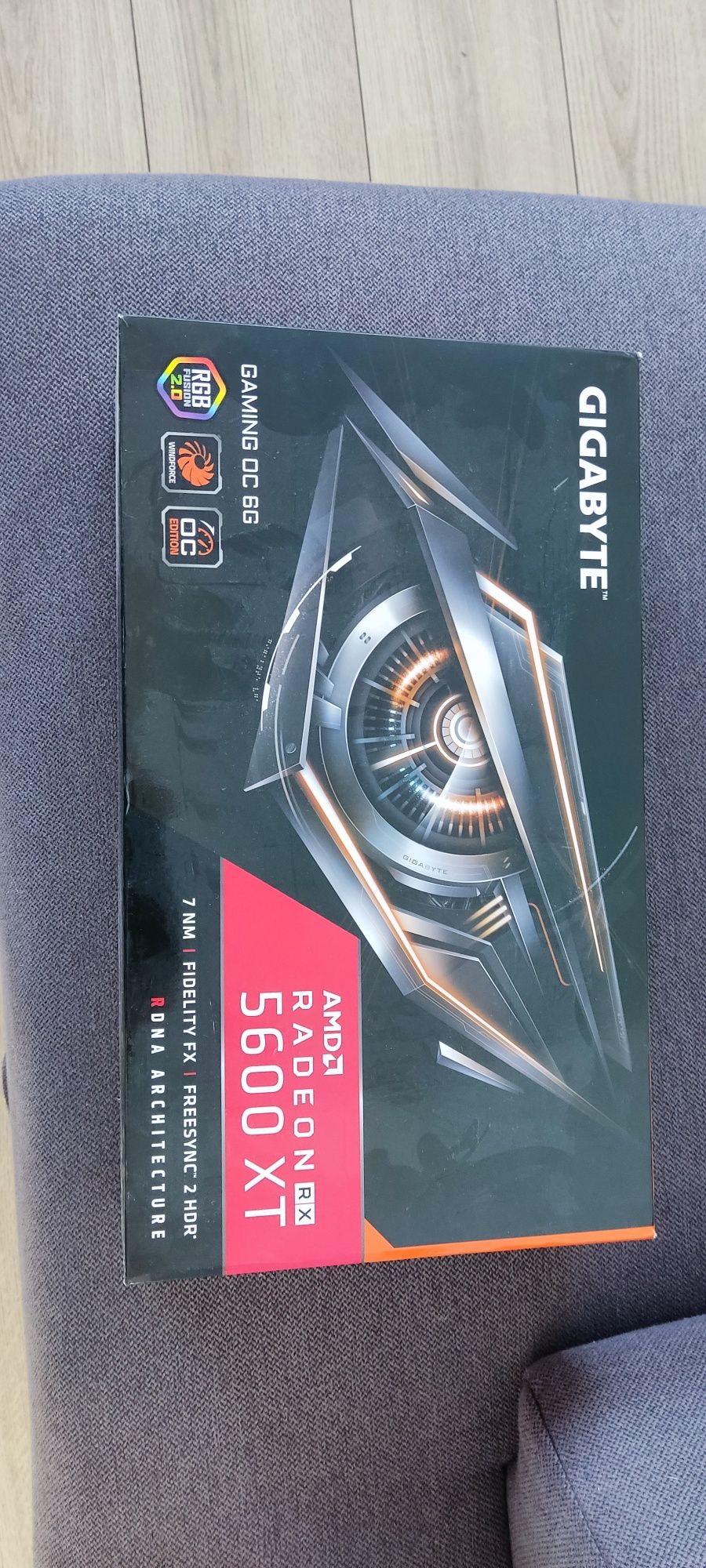 Pudełko RX 5600xt Gigabyte