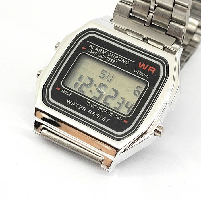 zegarek WR w stylu retro