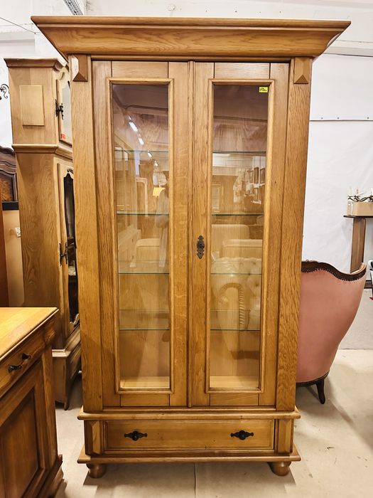 Zadbana i efektowna witryna dębowa oszklona z 3 stron :)