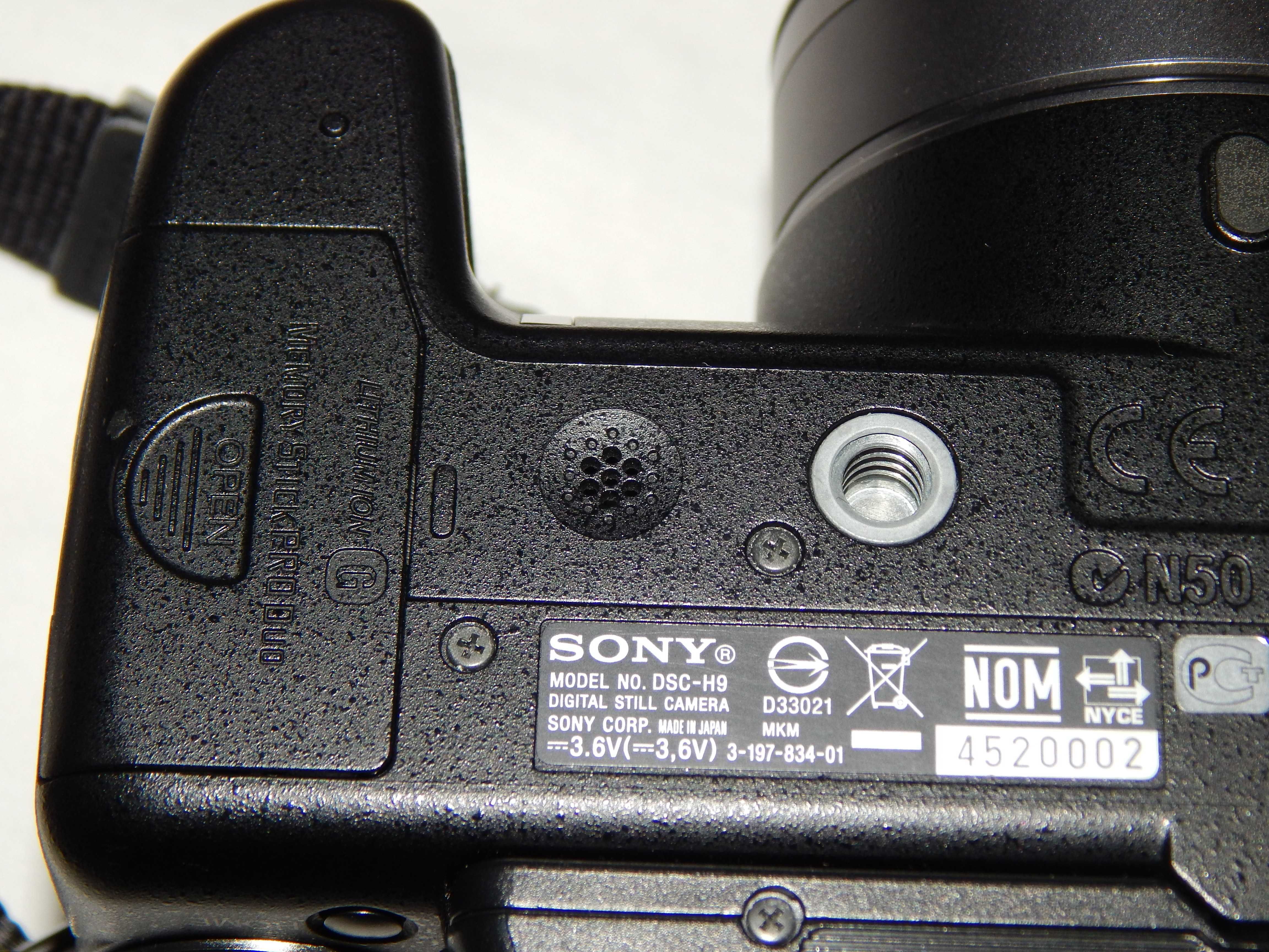 Фотоаппарат Sony DSC-H9 с фотосумкой Fancier и 3-мя аккумуляторами.