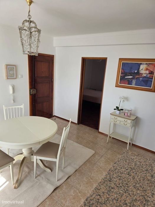Alugam-se Quartos em Alpiarça - T3 todo Remodelado e Equipado.