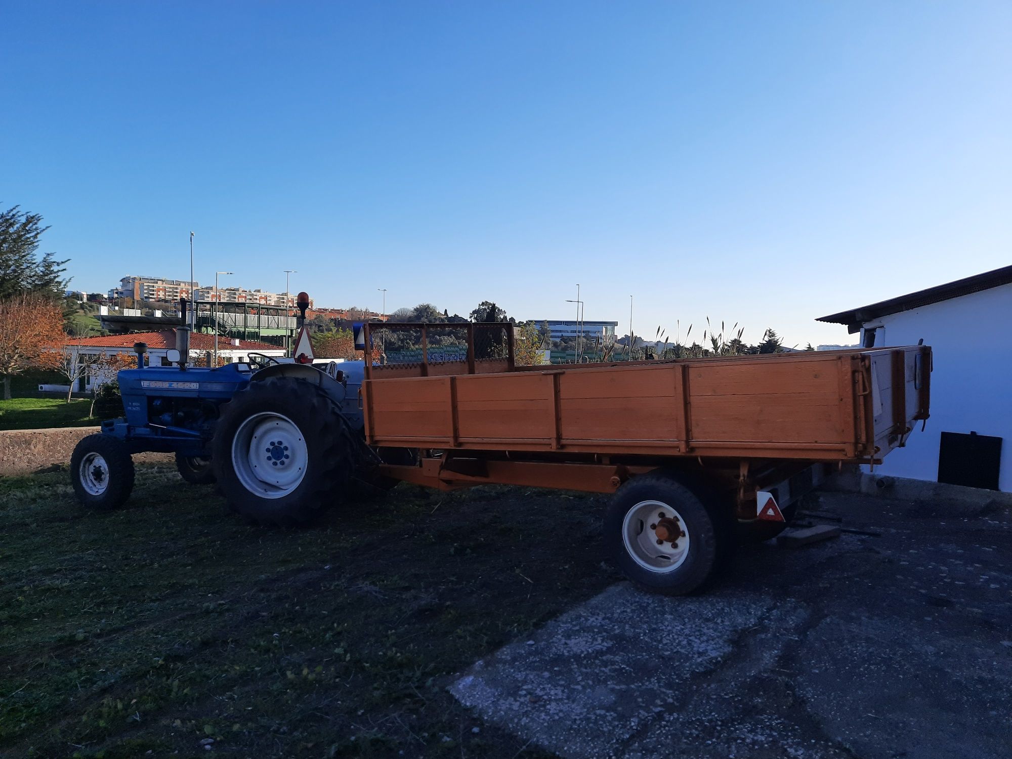 Reboque tri-basculante Galucho 5 ton