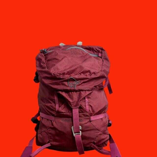Norrøna Falketind plecak trekkingowy 30L 
kolor:bordo róż
Stan:bardzo