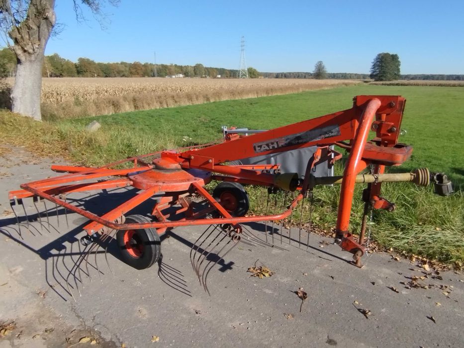 Zgrabiarka Fahr 3,2 m z wałkiem