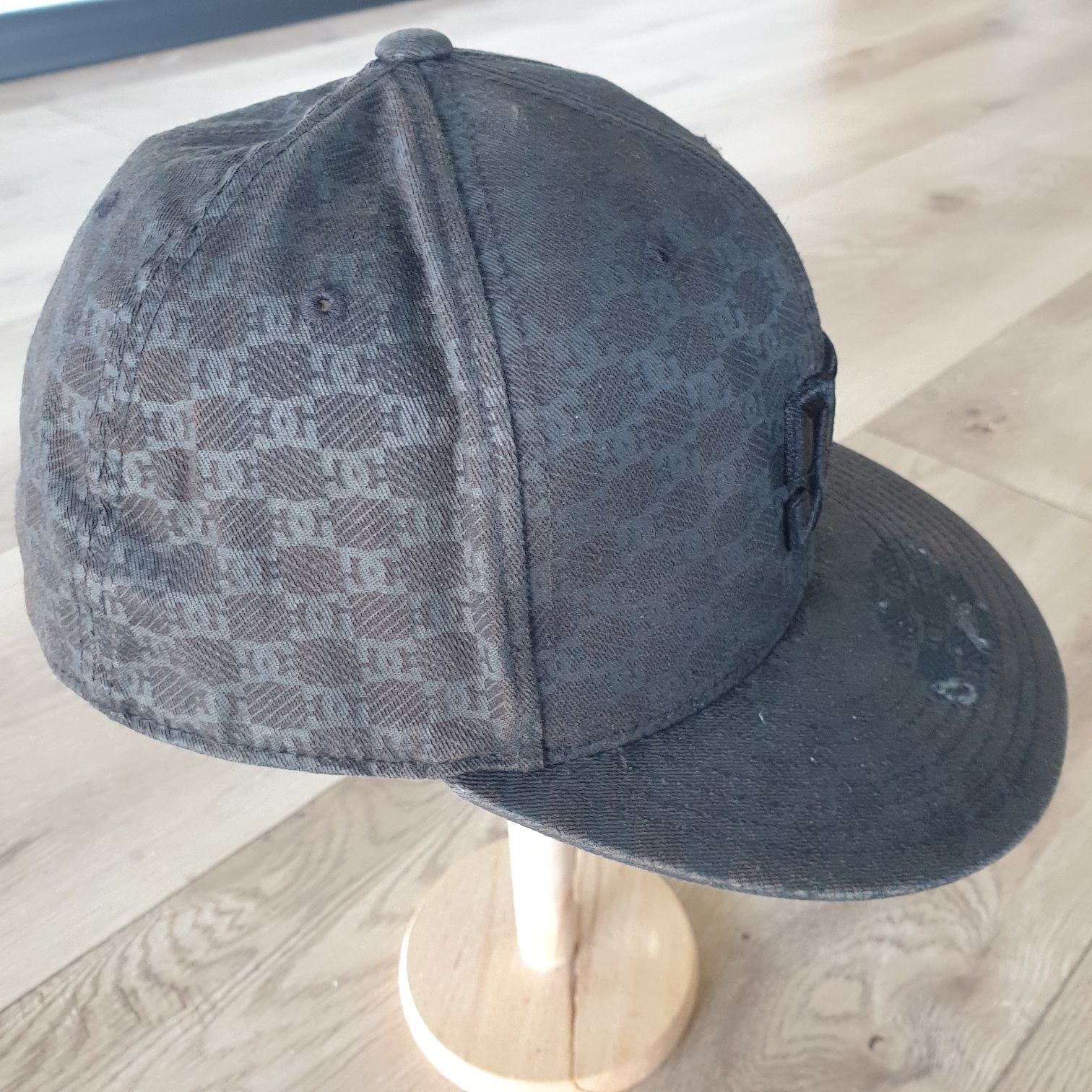 Czapka DC fullcap flexfit rozmiar od 7 1/4 do 7 5/8