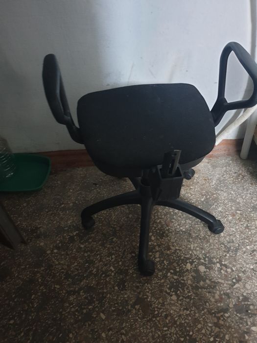 Стул компьютерный 2 шт..Можно под разборку.