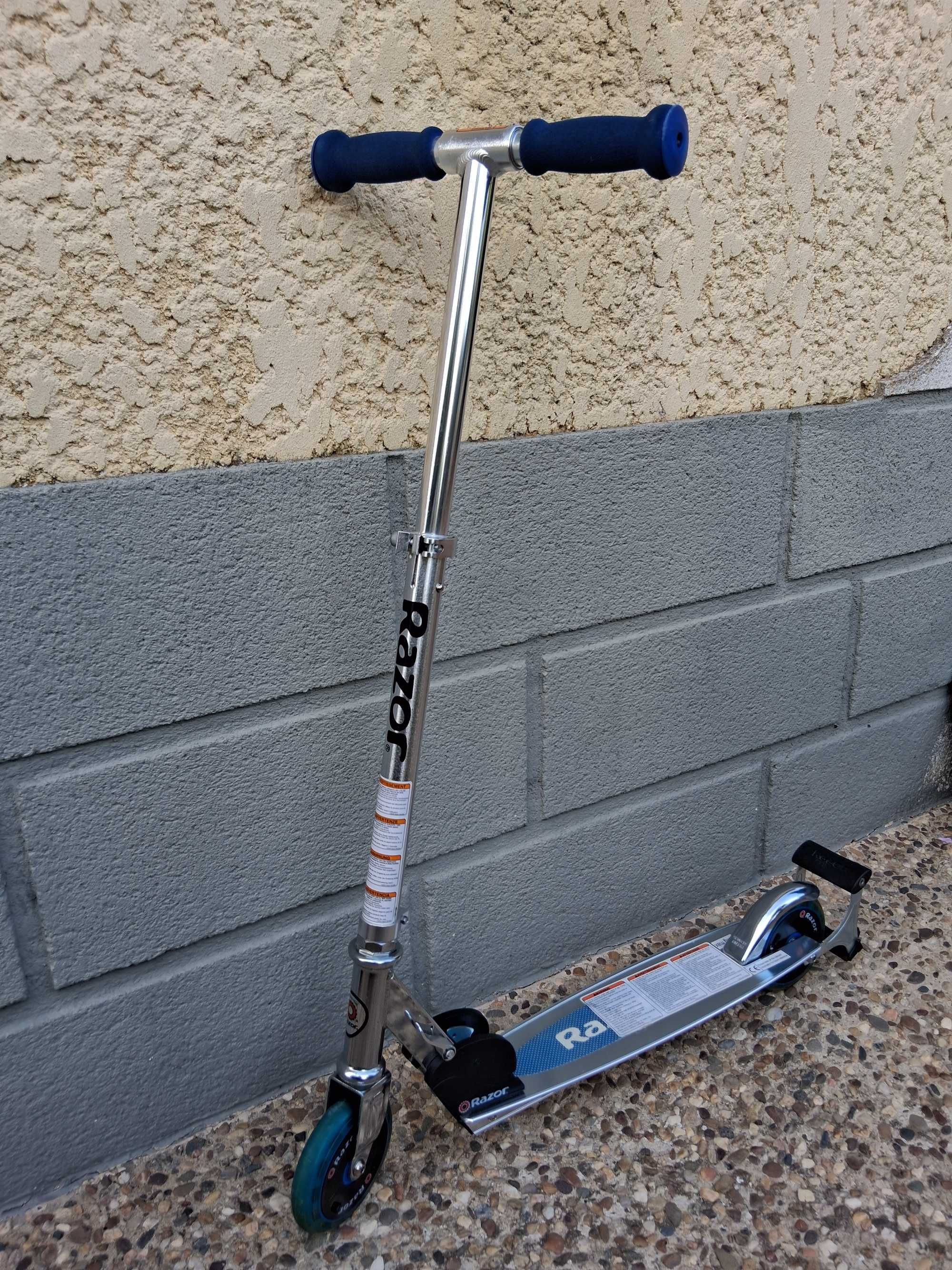 Trotinete Razor Spark Kick Scooter