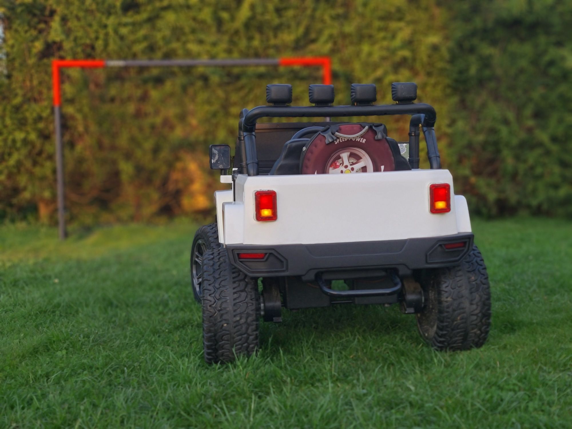 Auto elektryczne dla dziecka 4x4. Radio USB + Micro SD. nowe aku.