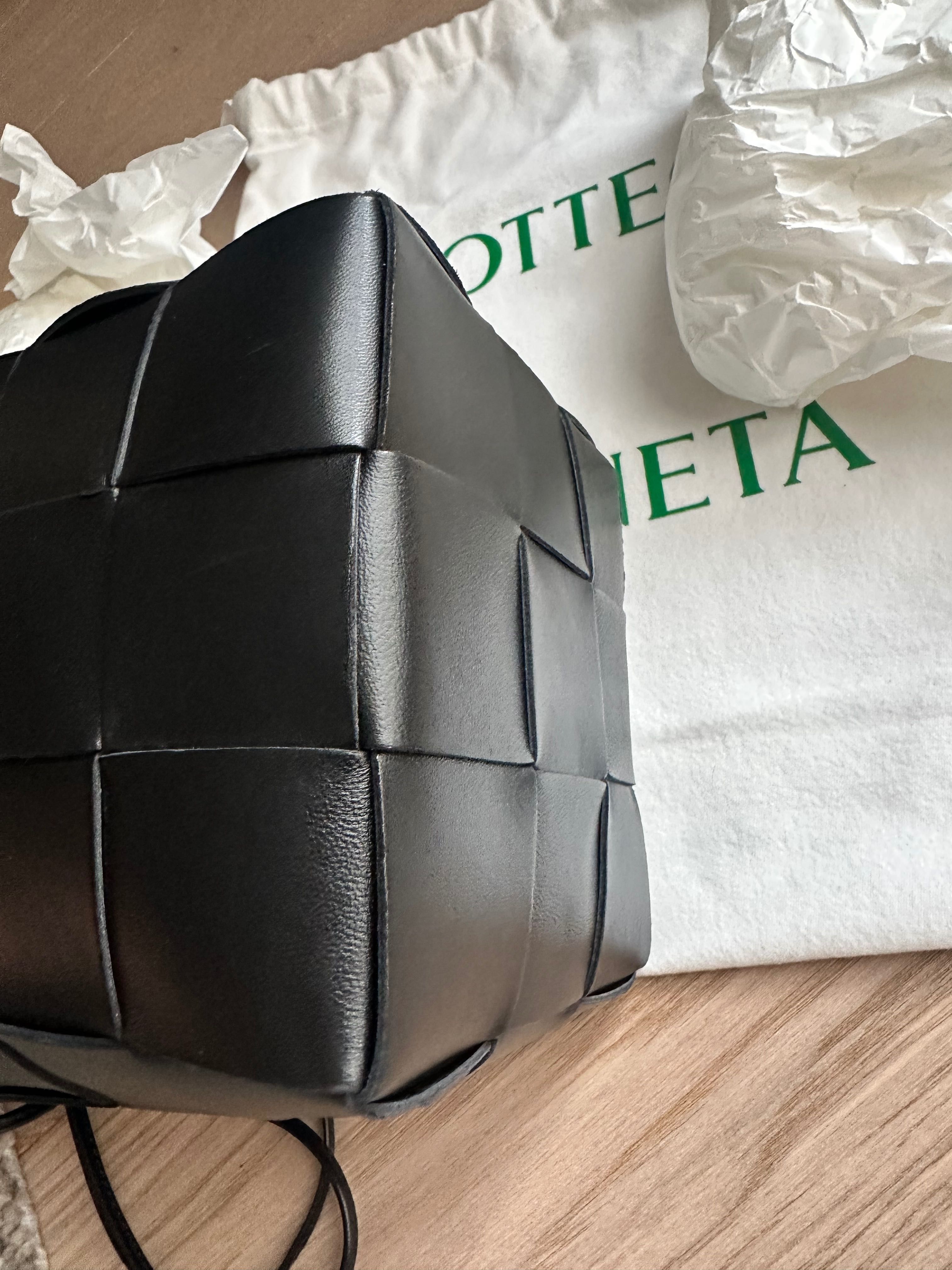 Сумочка Bottega Veneta Small Cassette Bucket