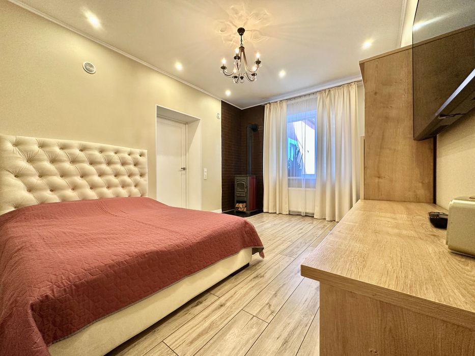 Ірпінь. Частина будинку біля лісу. Стильно, з ремонтом і каміном