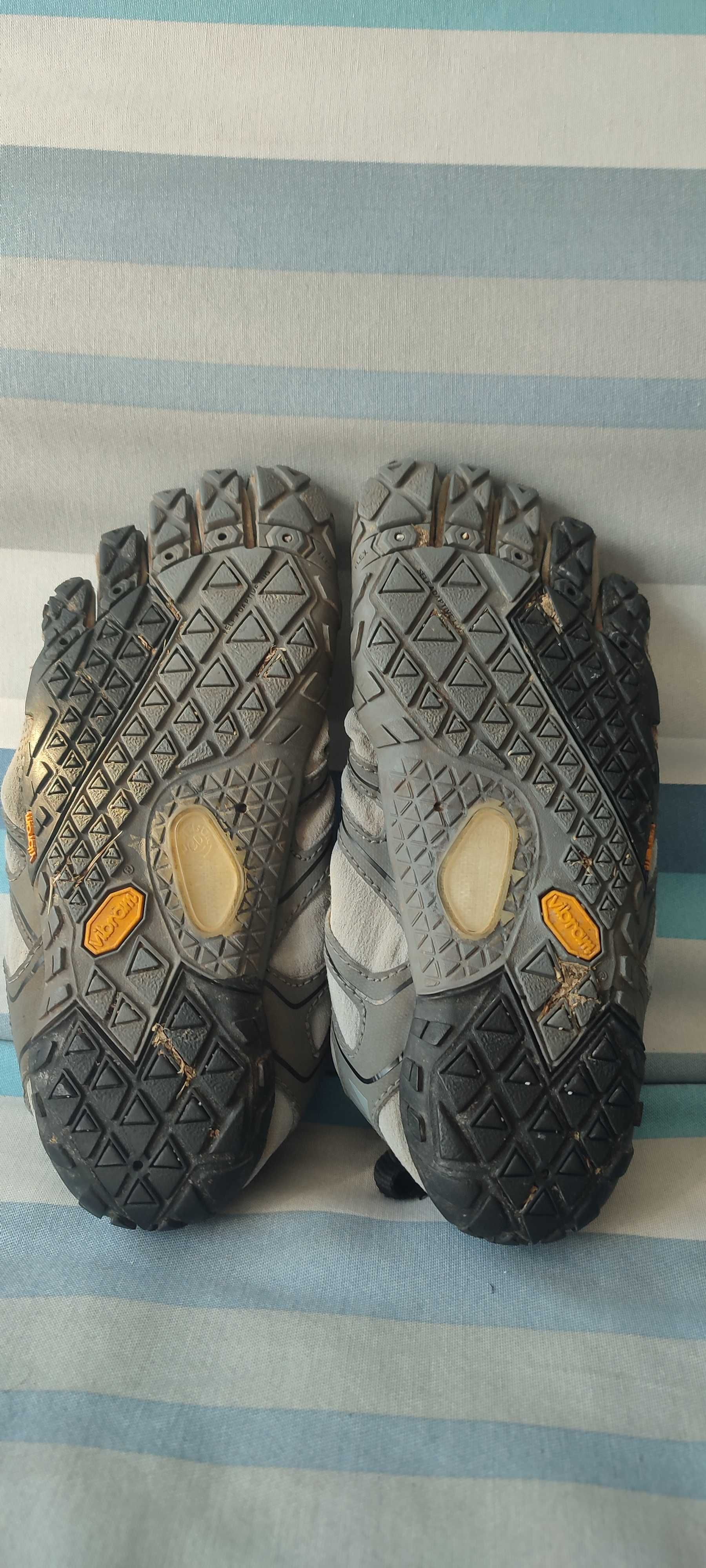 Buty pięciopalczaste Vibram Fivefingers v-trail szare 37