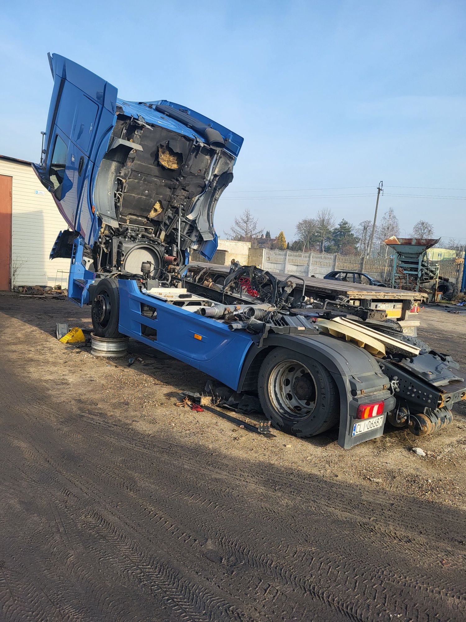 Dwa Mercedesy actros MP4 E5 uszkodzony lub na części