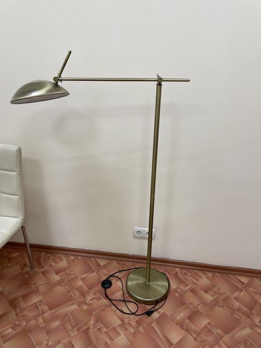 Продам лампу напольную