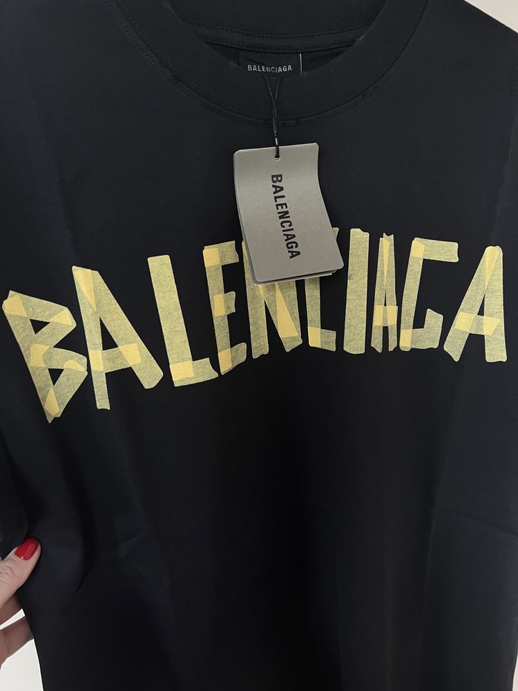 Футболки Balenciaga