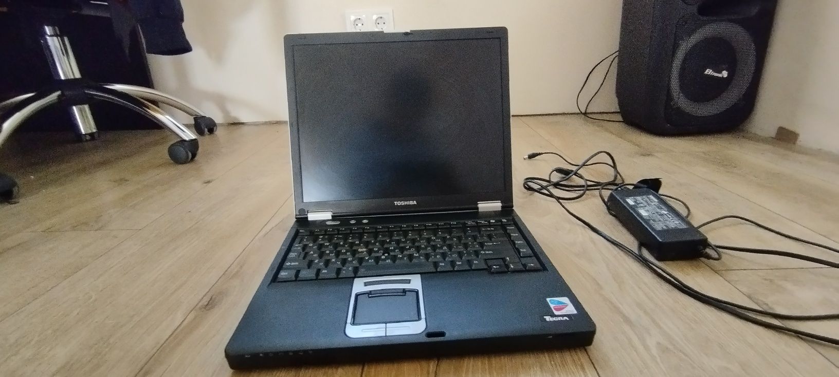 Ноутбук TOSHIBA з зарядкою