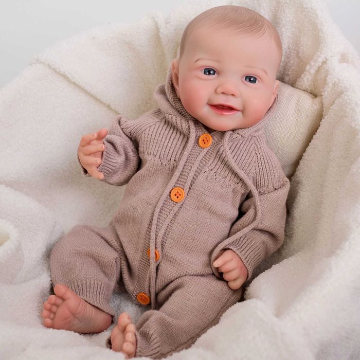 LALKA typu reborn w dzianinowym ubranku