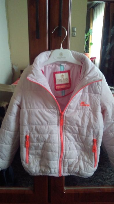 Продам курточки детские