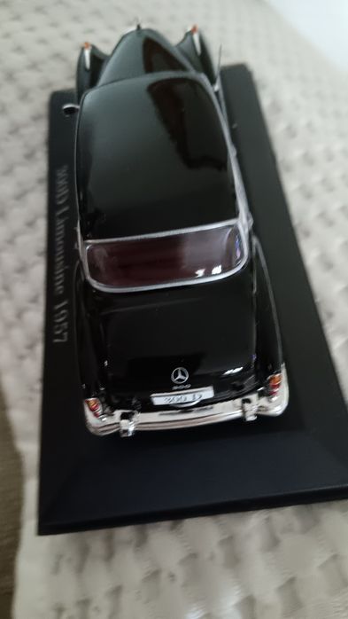 Mercedes 300D Limousine 1957. Com caixa acrílico de protecção!