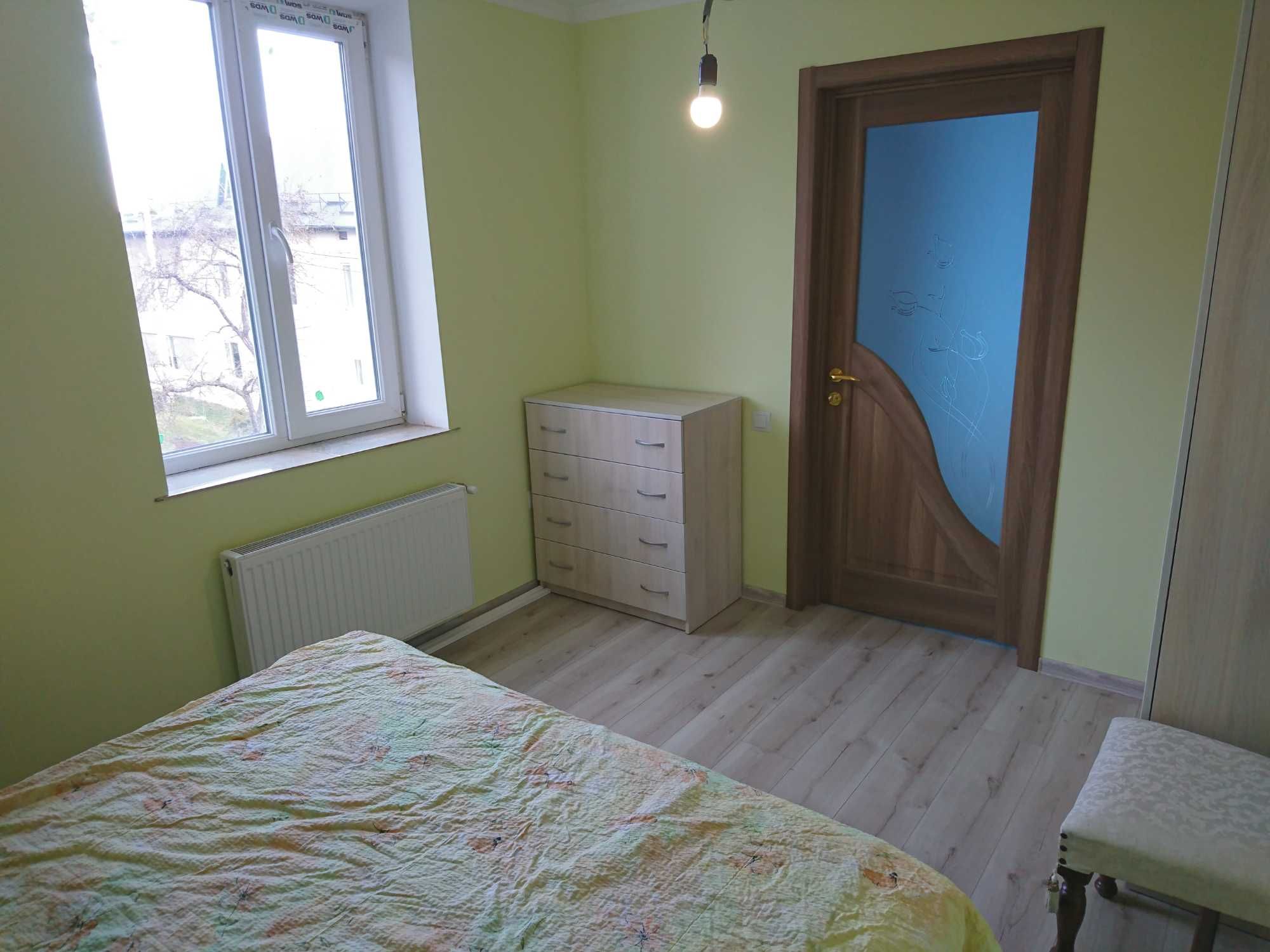Здається 2 кімнати 20 м² і 15 м², кухня 17 м² смт. Петрики, Тернопіль.
