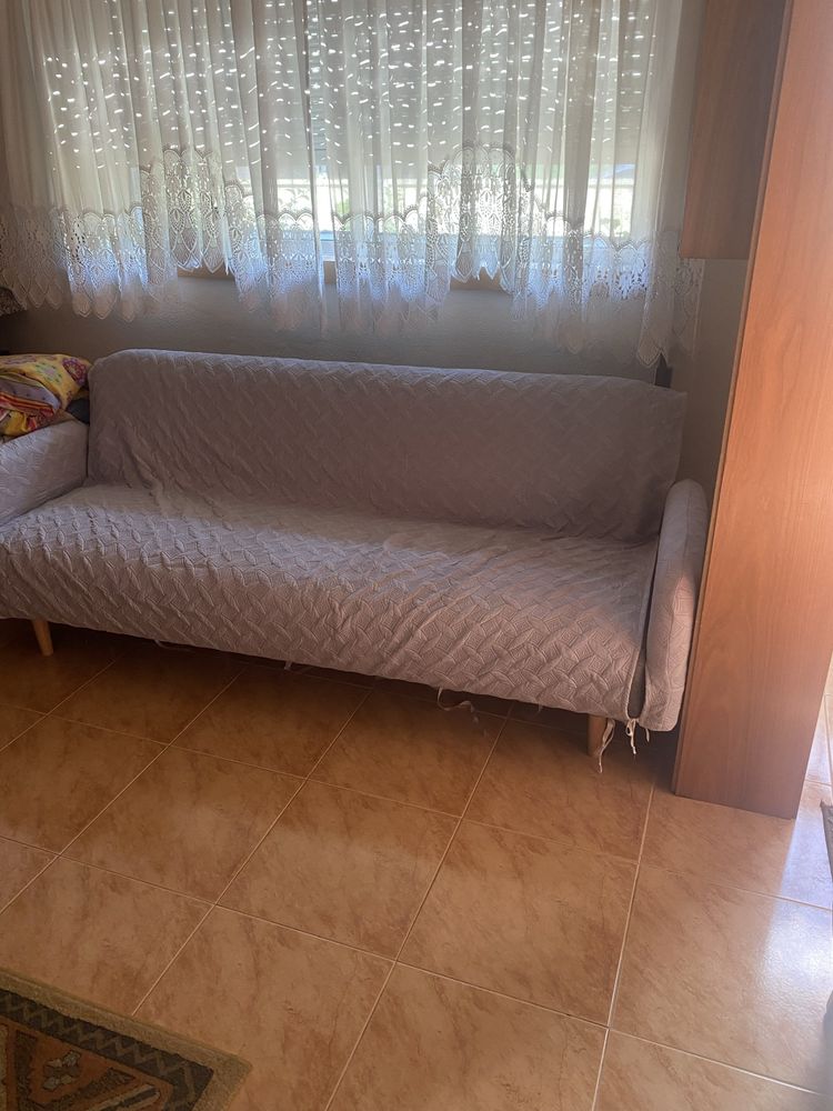 Sofa com capa em bom estado
