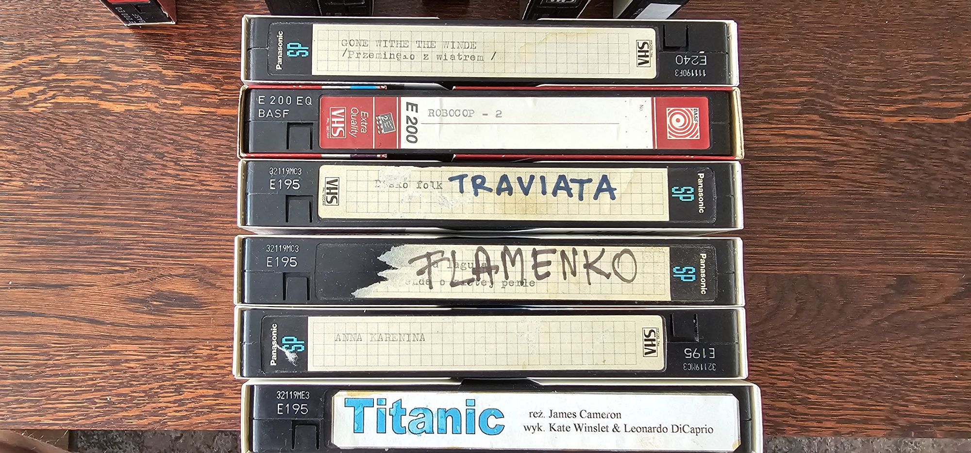 pakiet 12 kaset VHS