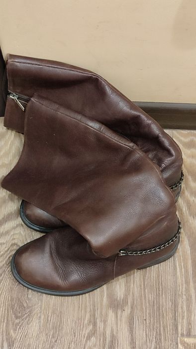 кожані сапожки  37 р шоколадного кольору