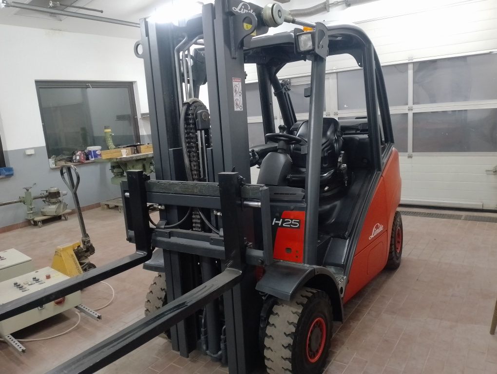 Wózek widłowy Linde h25 wolny skok triplex