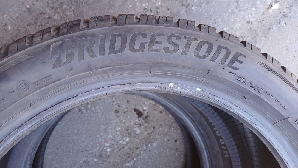 Bridgestone Blizzak LM005 235/45 R18 98V 2021r