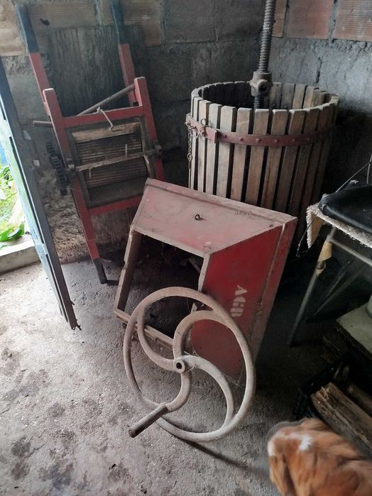 Prensa e relador de uvas