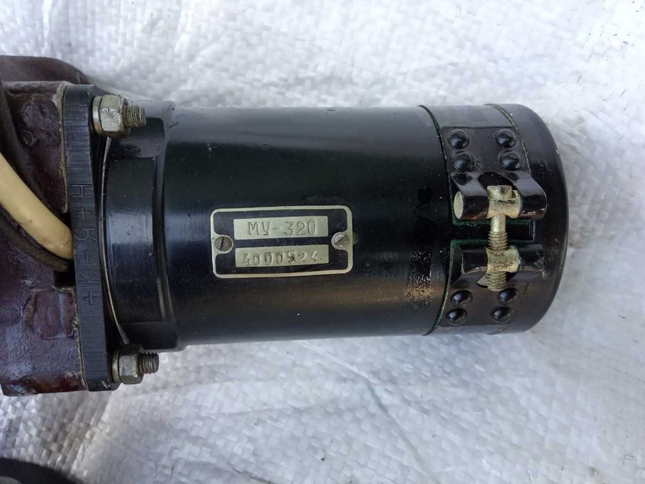 Електродвигун МУ-320 з редуктором для дистанційного управління.