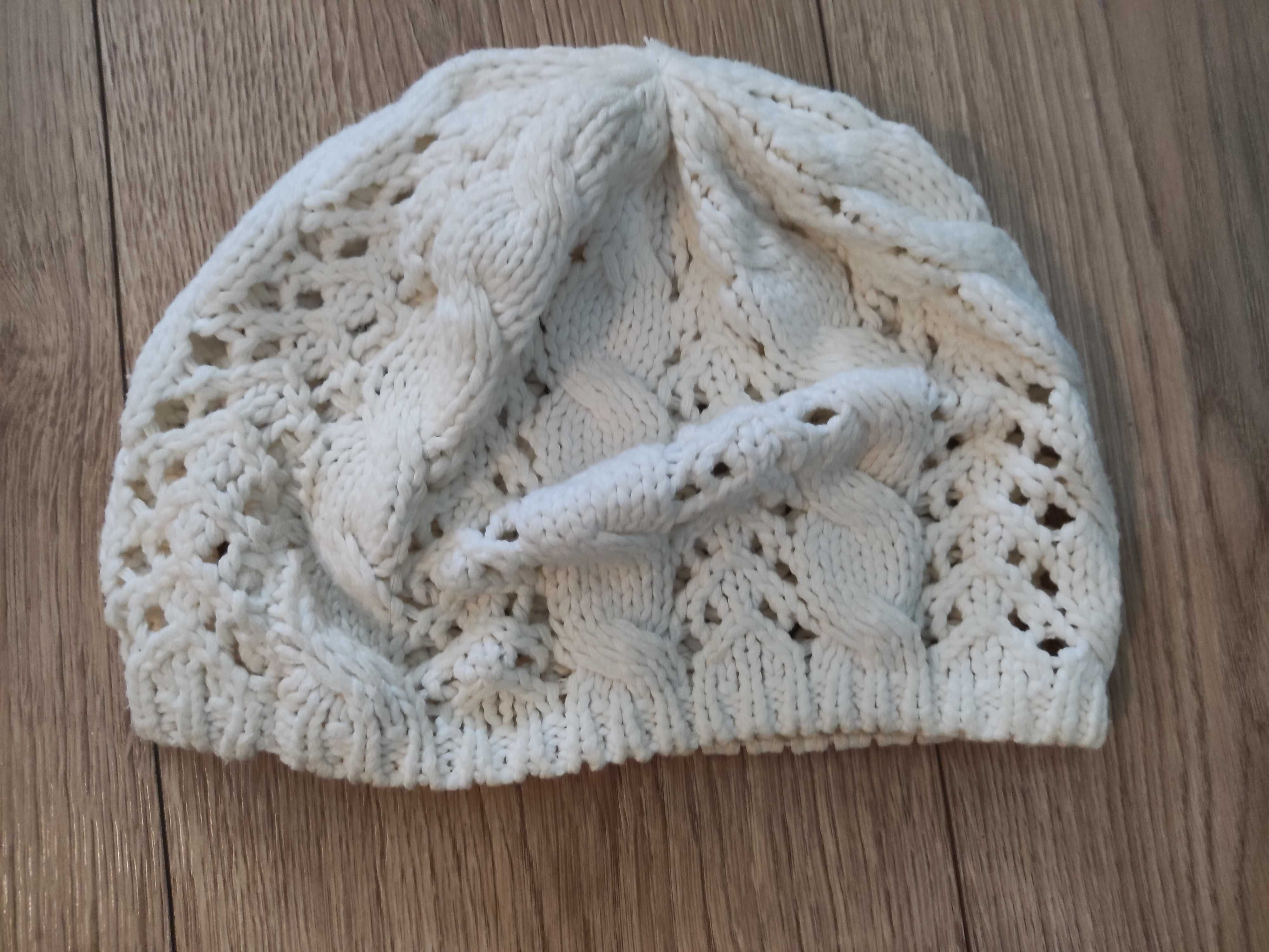Śliczna ażurowa czapeczka czapka H&M - bardzo stylowa