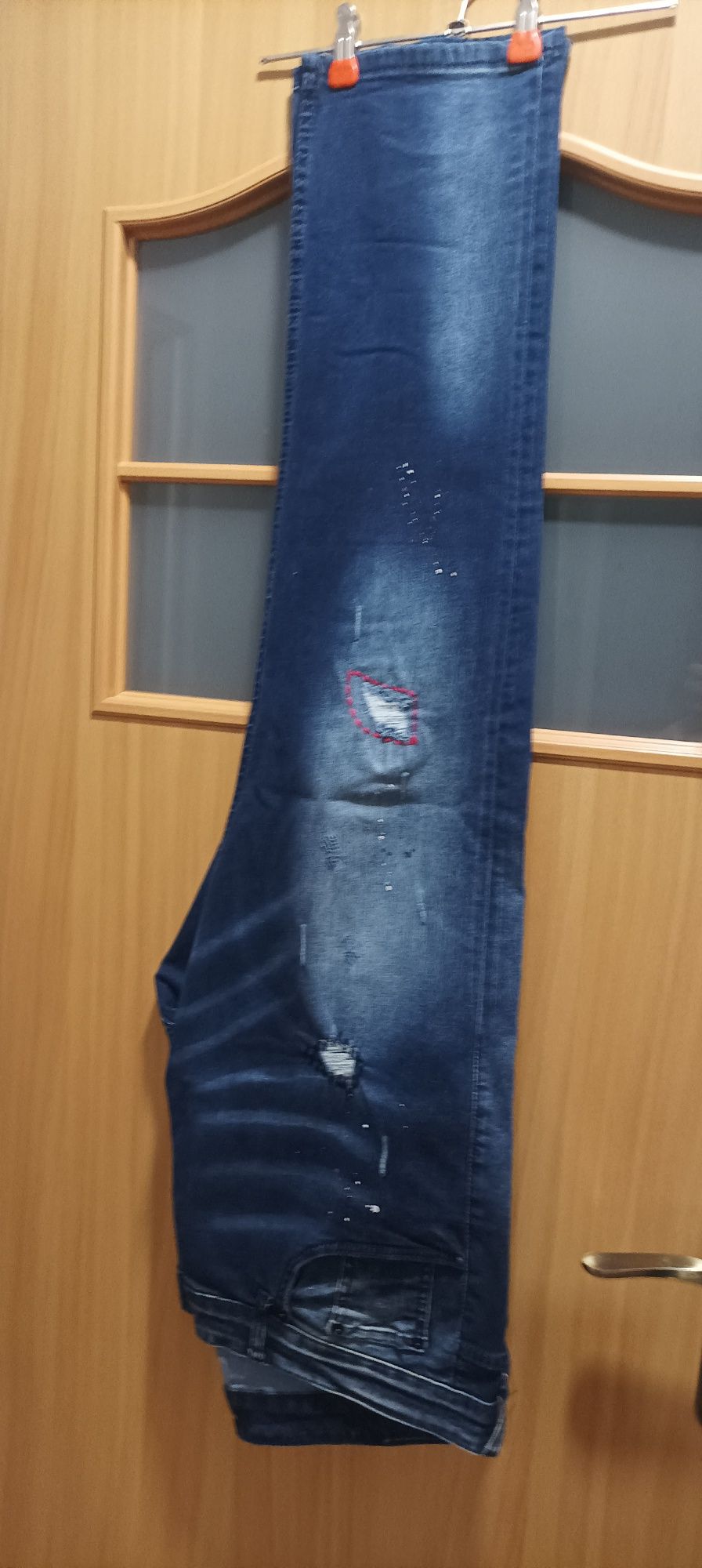 Spodnie laikra dżinsy.