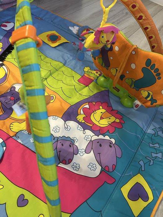 Інтерактивний килимок для малюка