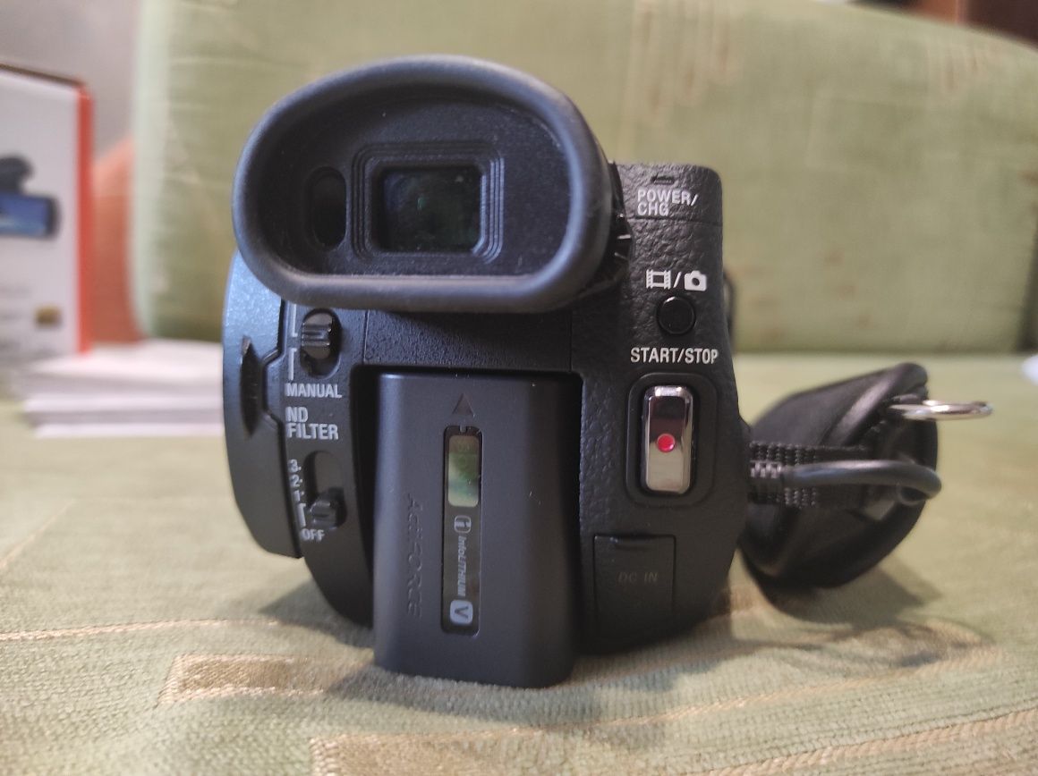 Відеокамера Sony HDR-CX900E