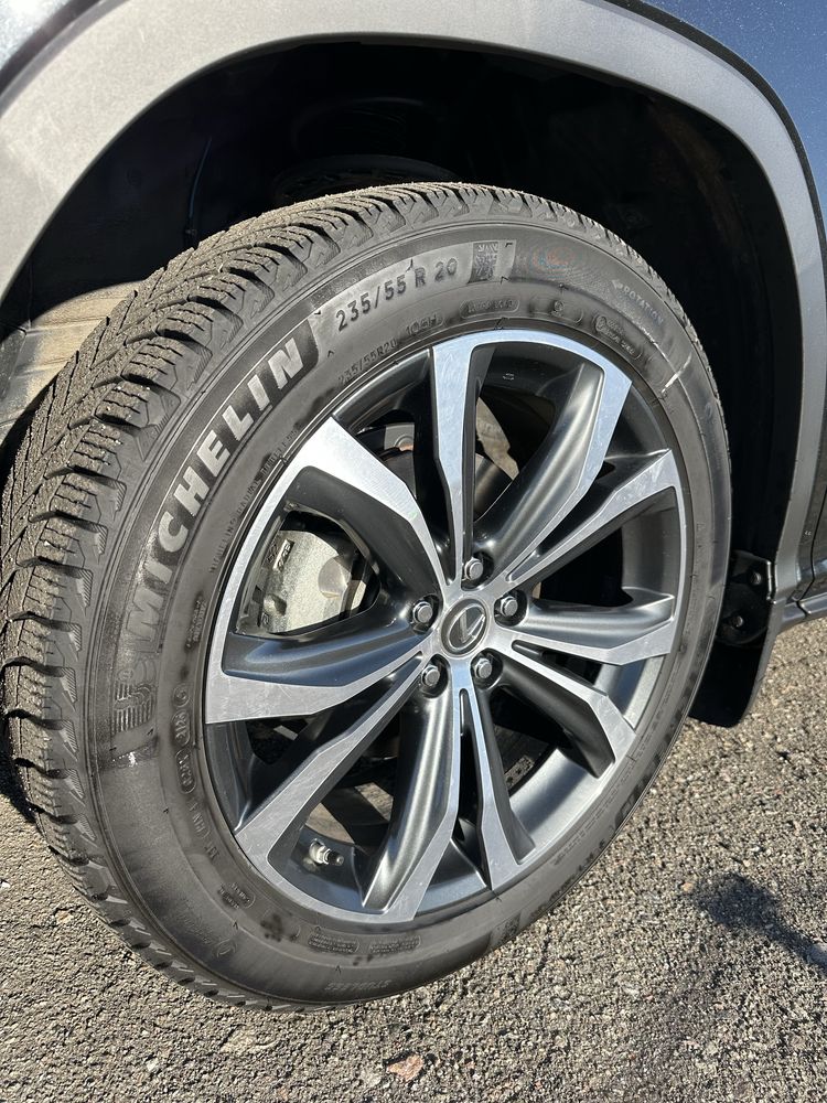 Диски - Lexus  R-20, шини -235-55-20, Michelin.