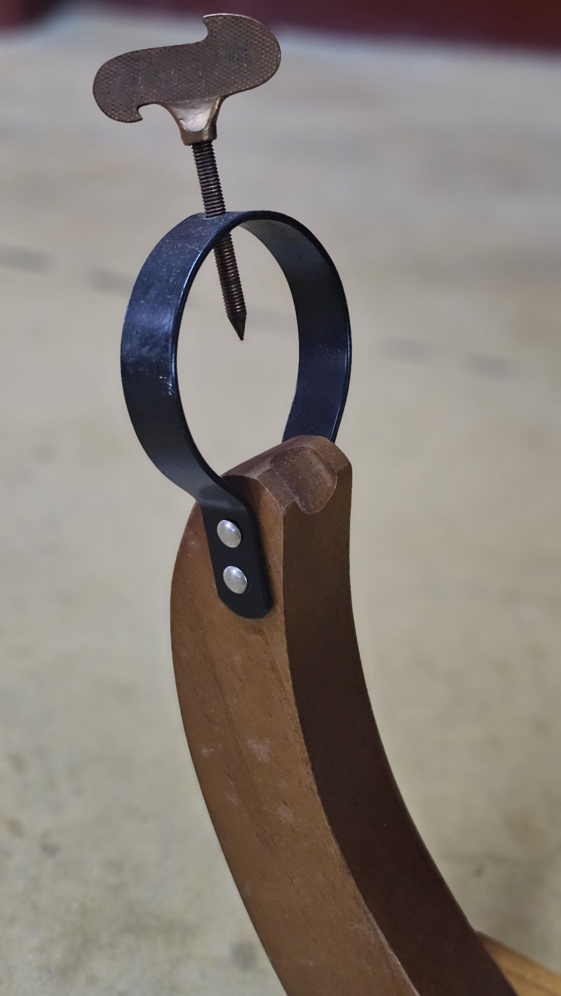 Suporte presunto serrano