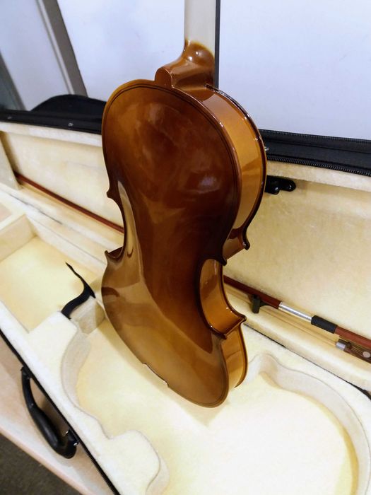 Skrzypce drewniane 4/4, smyczek, futerał, kalafonia