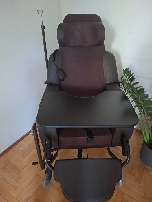 ALTITUDE-E Wózek specjalny geriatryczny - elektryczny na pilota