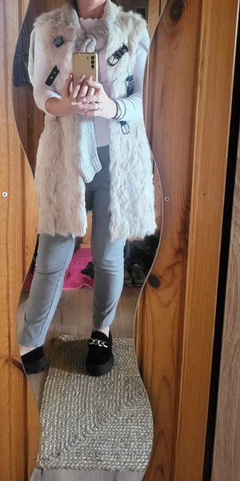 Piękne naturalne futerko z wełny jagnięcej stan idealny