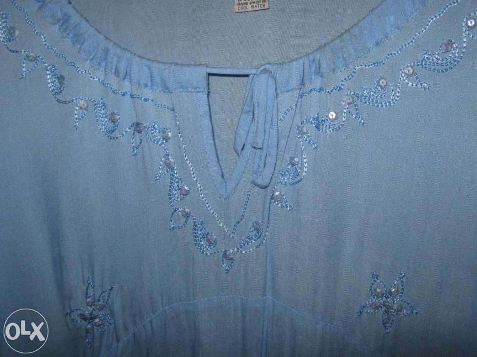 Blusa azul com lantejoulas