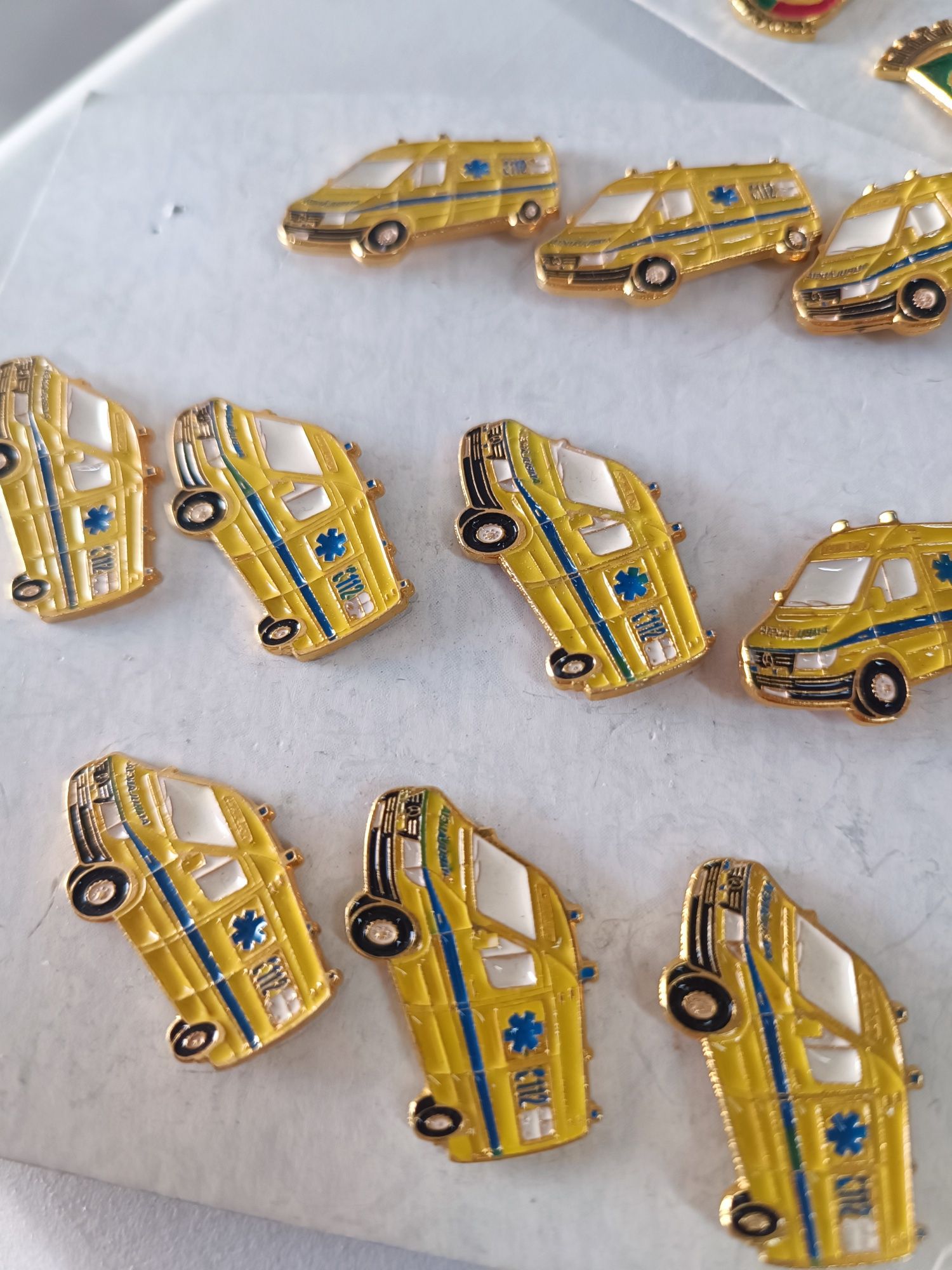 Pins inem policia e outros