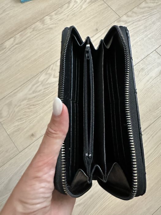 Гаманець Prada.   .