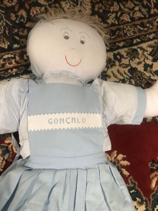 Boneco de trapo em ponto cruz qie faz de porta fraldas