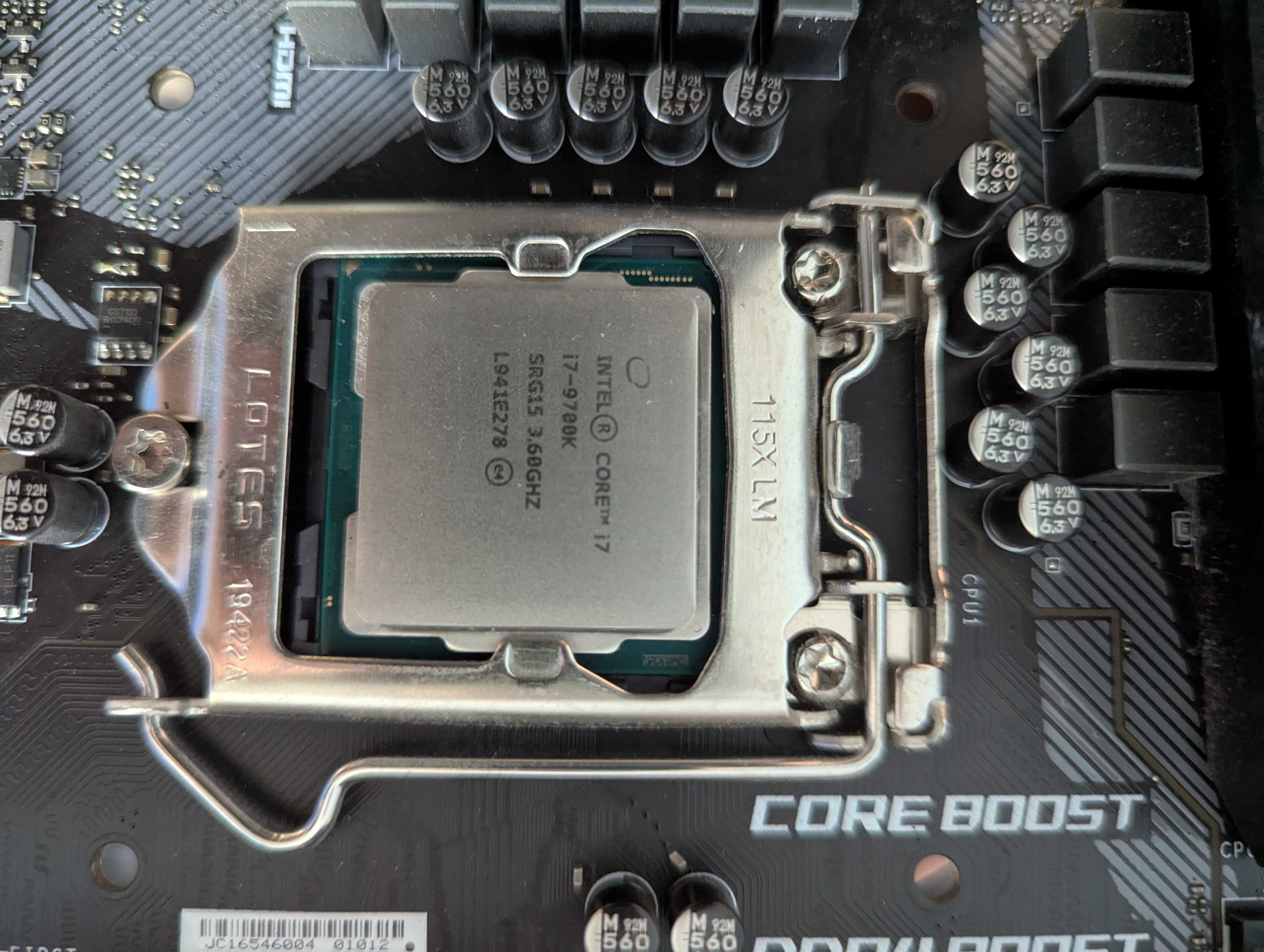 i7-9700k, MSI MPG z390, 16gb ram 3600mhz CL16